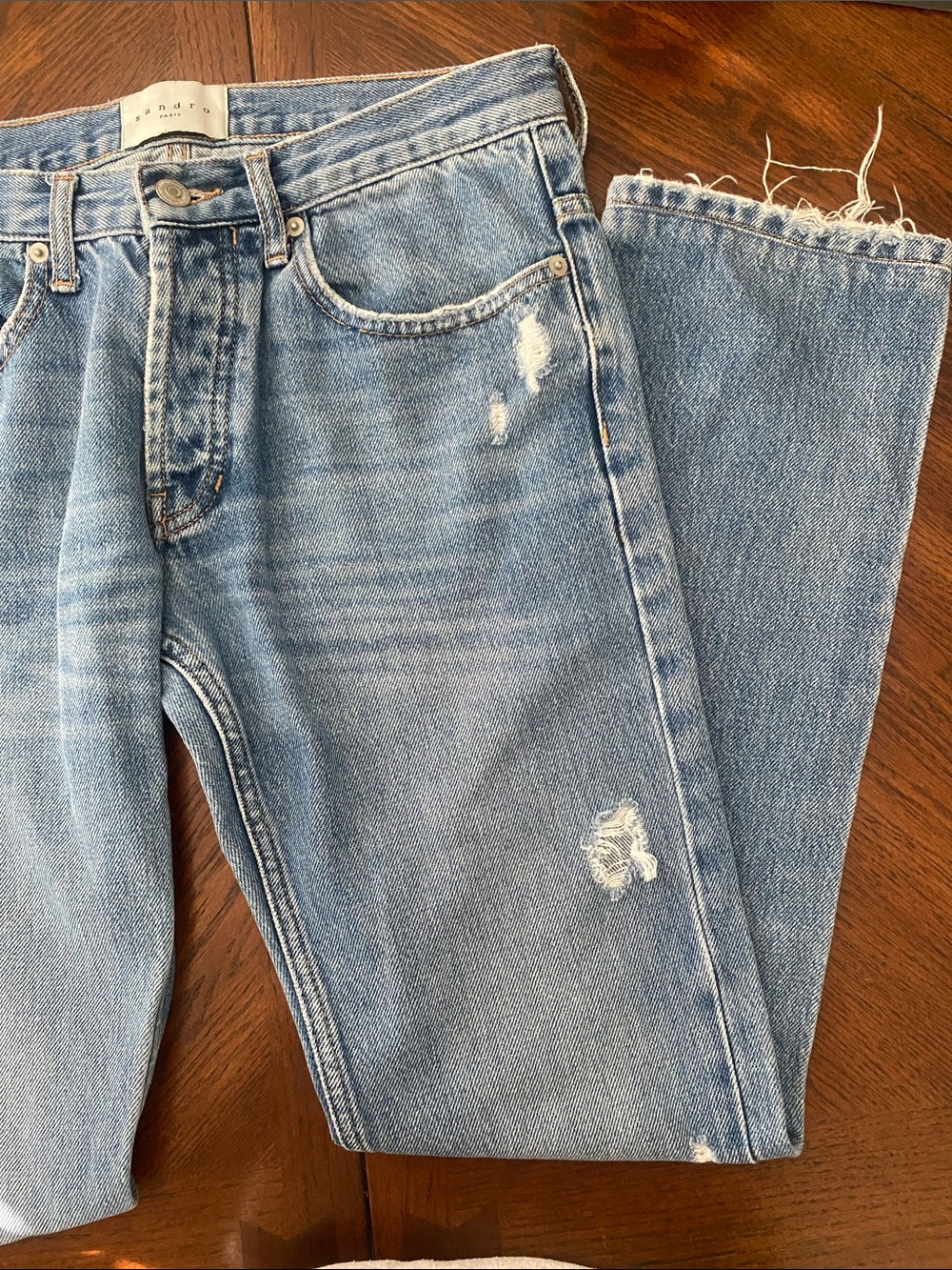 SANDRO DISTRESSED DROIT JEANS RETAIL $ 320.00 USD 100%cotton